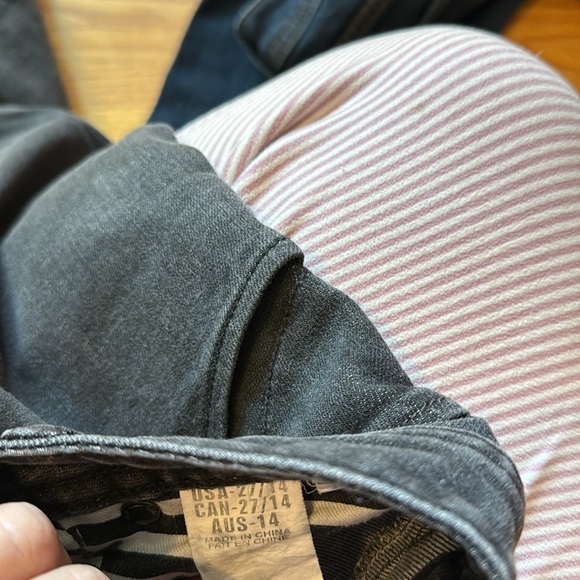 Volcom Kids Bottom Bundle - Picture 16 of 16